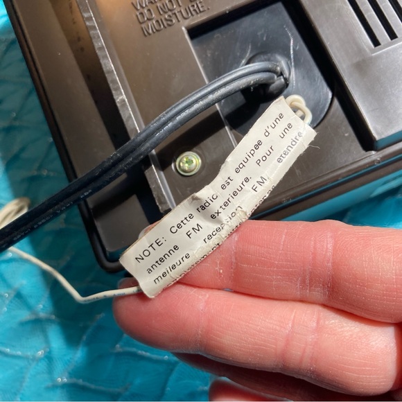 Soundesign Clock Radio Model 3691 - Picture 13 of 13